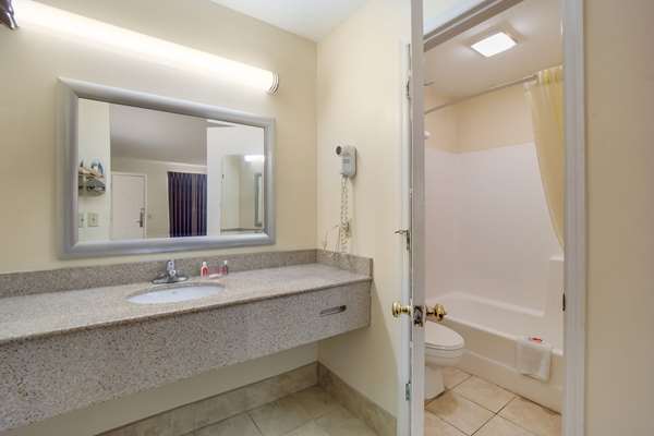  - Econo Lodge Santee - I-95, Exit 98