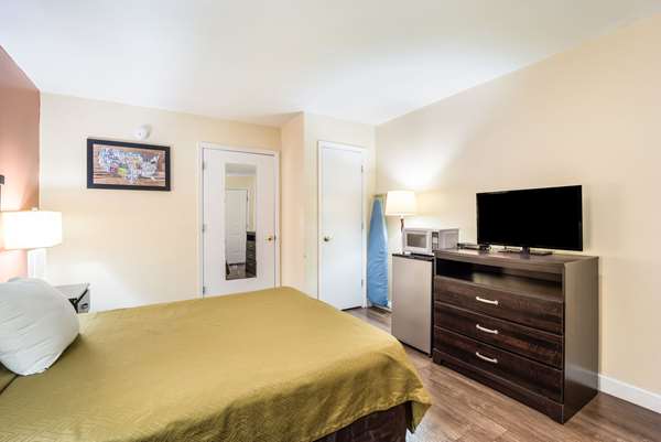  - Econo Lodge Santee - I-95, Exit 98