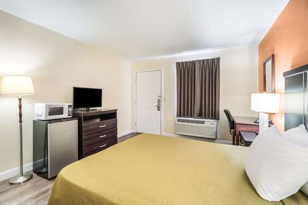  - Econo Lodge Santee - I-95, Exit 98