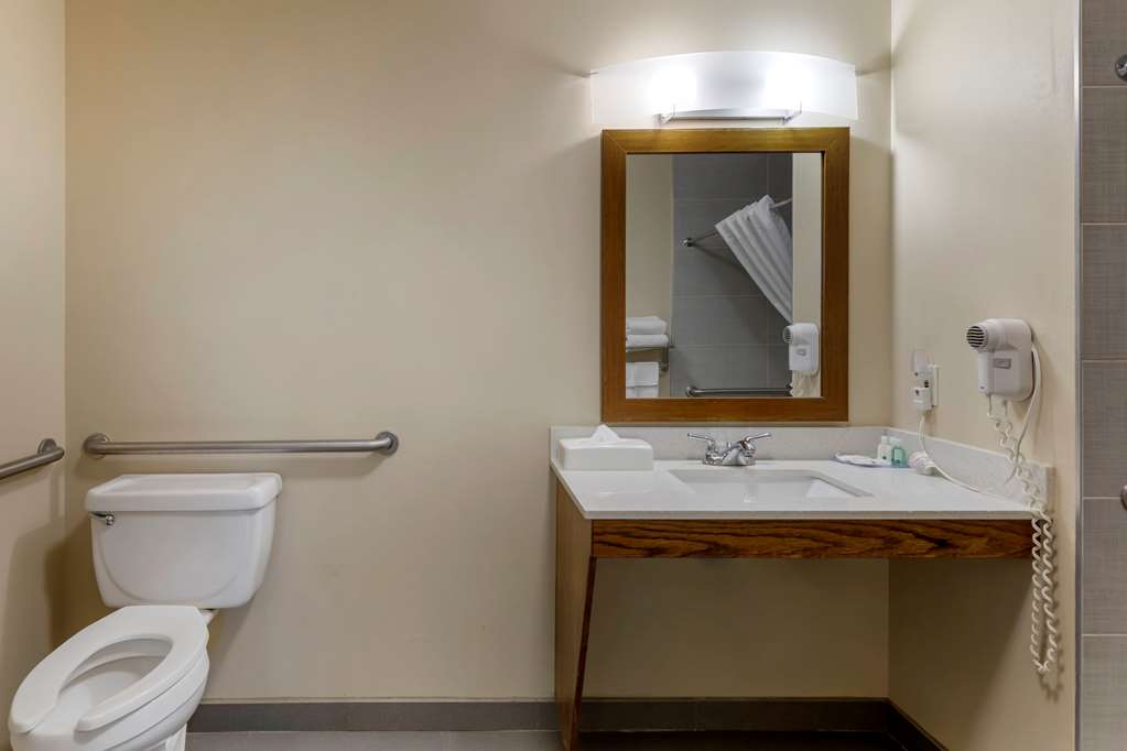 QUALITY INN SENECA-guestroom-Guest Room,Bathroom,On-Site.jpg