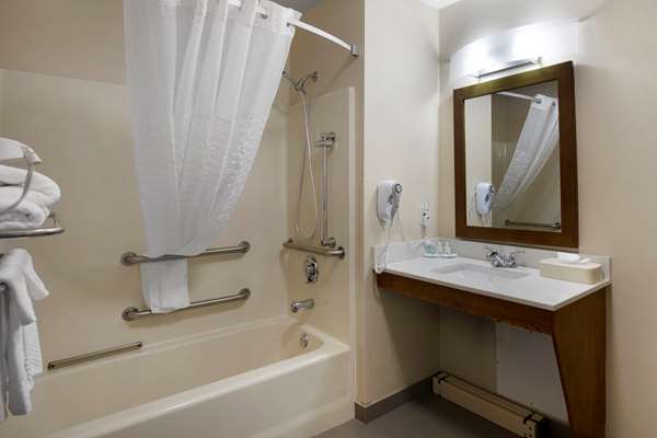  - Quality Inn Seneca