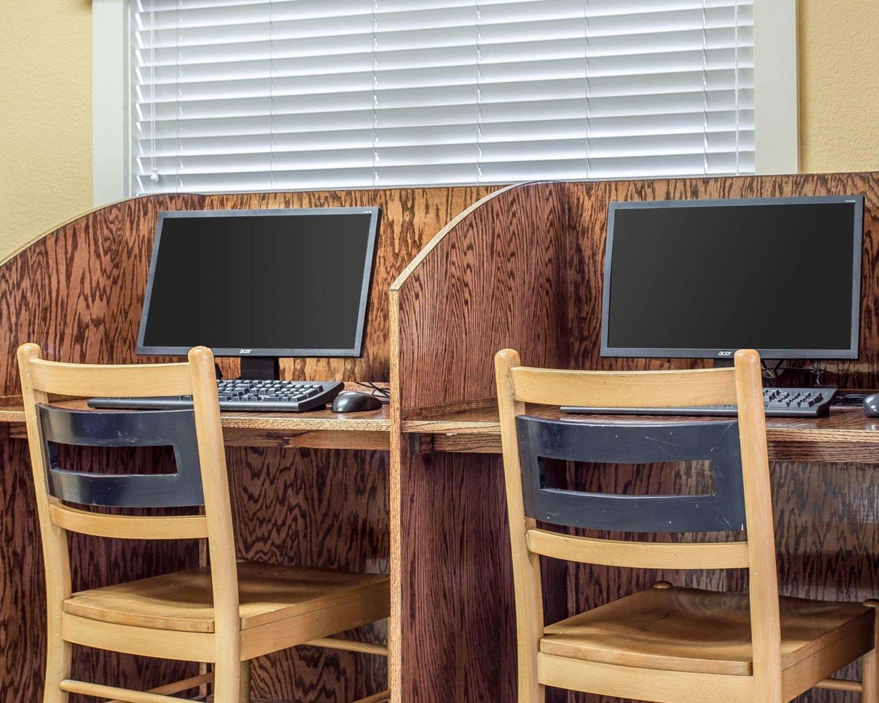 Business center with high-speed Internet access | Bluegreen Vacations Harbour Lights, Ascend Resort Collection