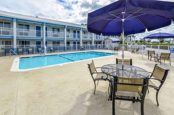 Pool - Rodeway Inn North Charleston - I-26, Exit 209