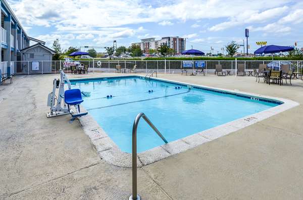 Pool - Rodeway Inn North Charleston - I-26, Exit 209