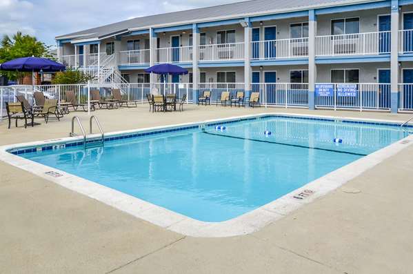 Pool - Rodeway Inn North Charleston - I-26, Exit 209
