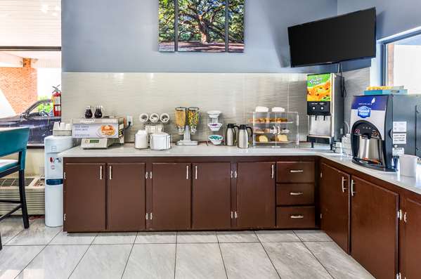 Amenities - Rodeway Inn North Charleston - I-26, Exit 209