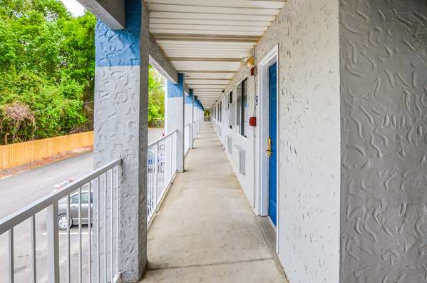  - Rodeway Inn North Charleston - I-26, Exit 209