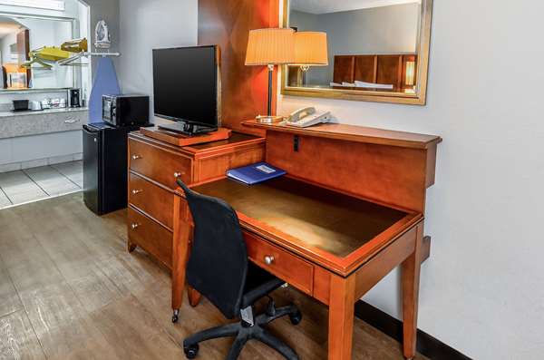  - Rodeway Inn North Charleston - I-26, Exit 209