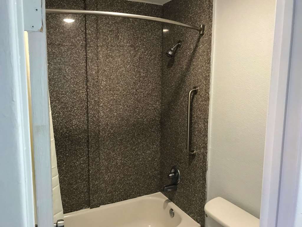 SUBURBAN STUDIOS NORTH CHARLESTON I-guestroom-Guest Room,Bathroom,On-Site.jpg