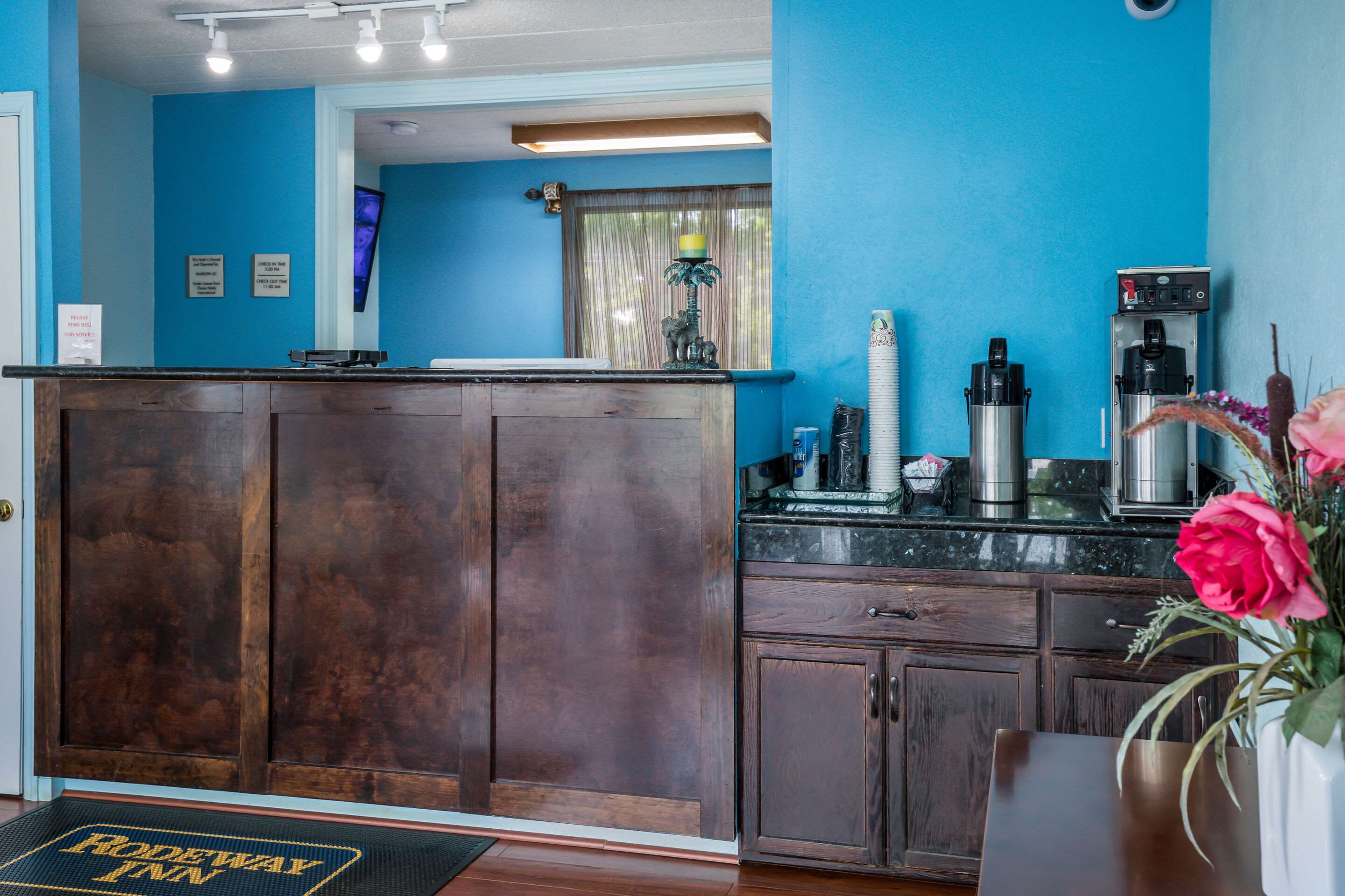 Front desk | Rodeway Inn Anderson