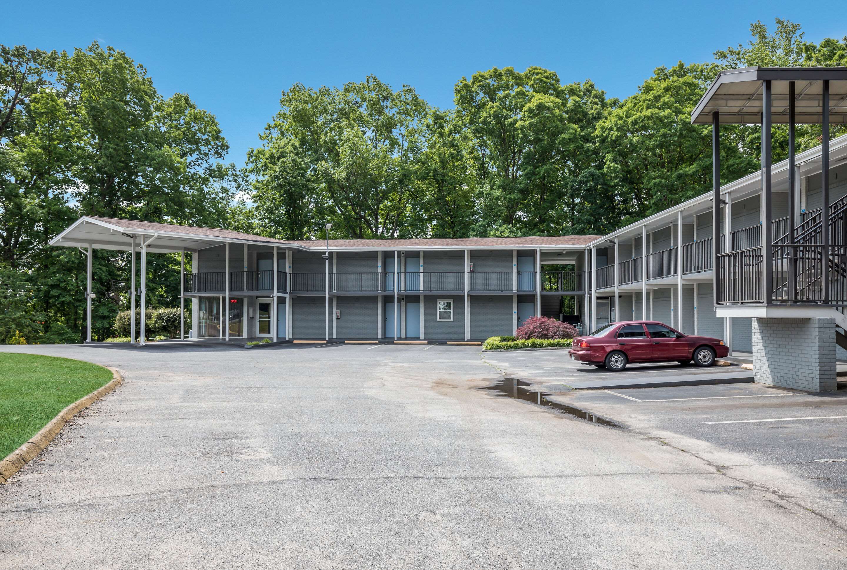 Hotel exterior | Rodeway Inn Anderson