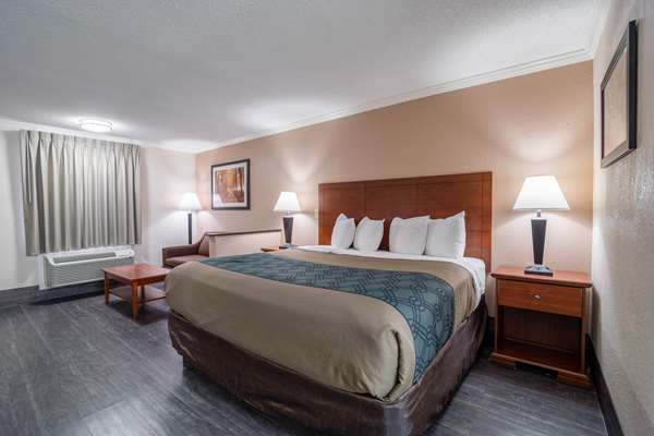 Suite - Econo Lodge Inn & Suites Cayce - I-26, Exit 113