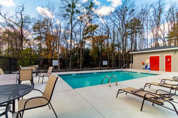 Pool - Econo Lodge Inn & Suites Cayce - I-26, Exit 113