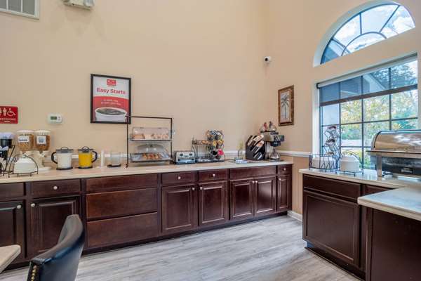 Amenities - Econo Lodge Inn & Suites Cayce - I-26, Exit 113