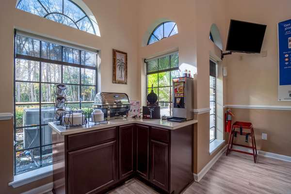 Amenities - Econo Lodge Inn & Suites Cayce - I-26, Exit 113