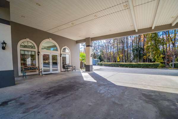 Exterior view - Econo Lodge Inn & Suites Cayce - I-26, Exit 113