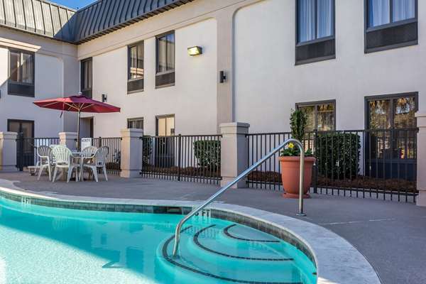 Pool - Quality Inn Summerville - I-26, Exit 199A