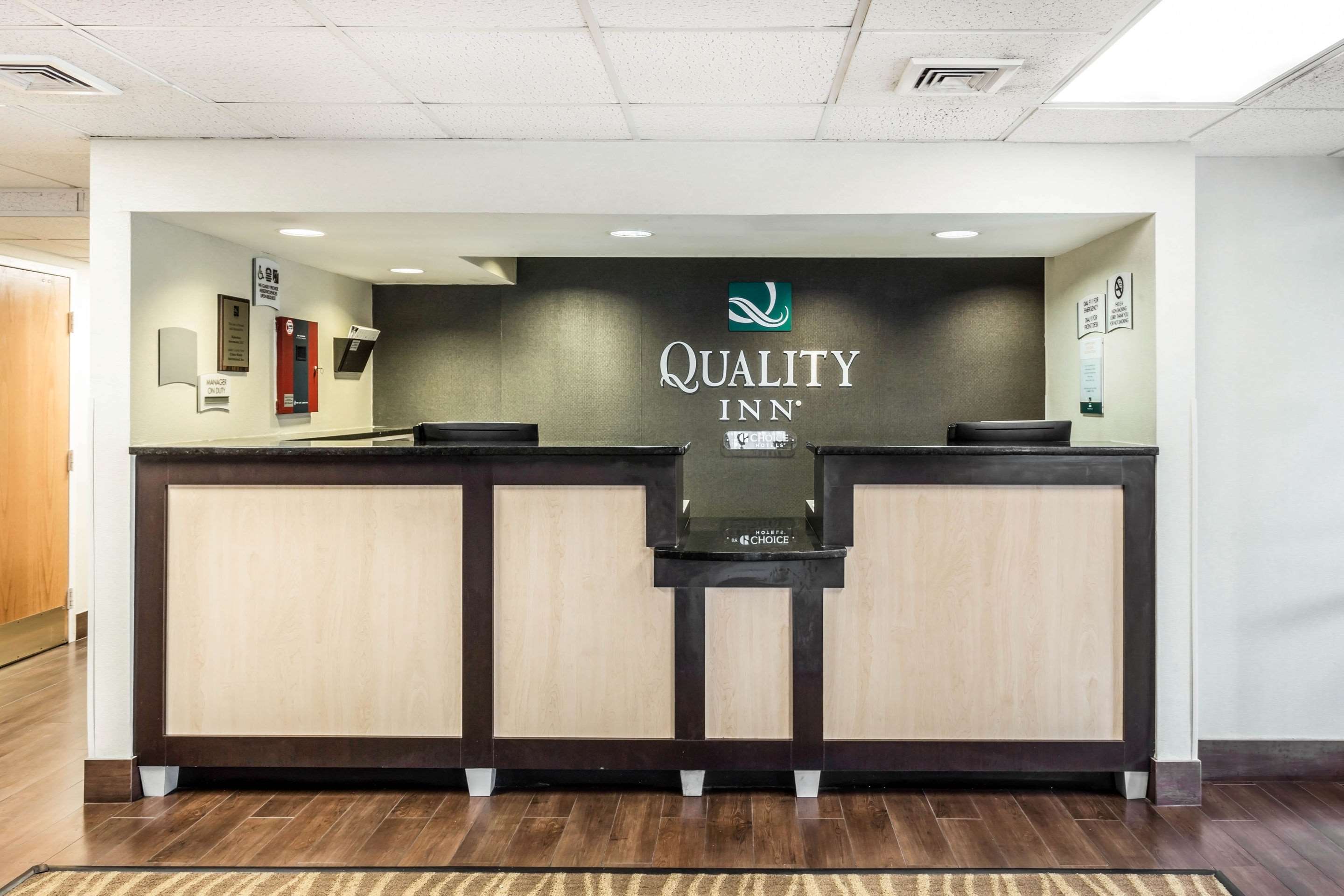 Hotel lobby | Quality Inn