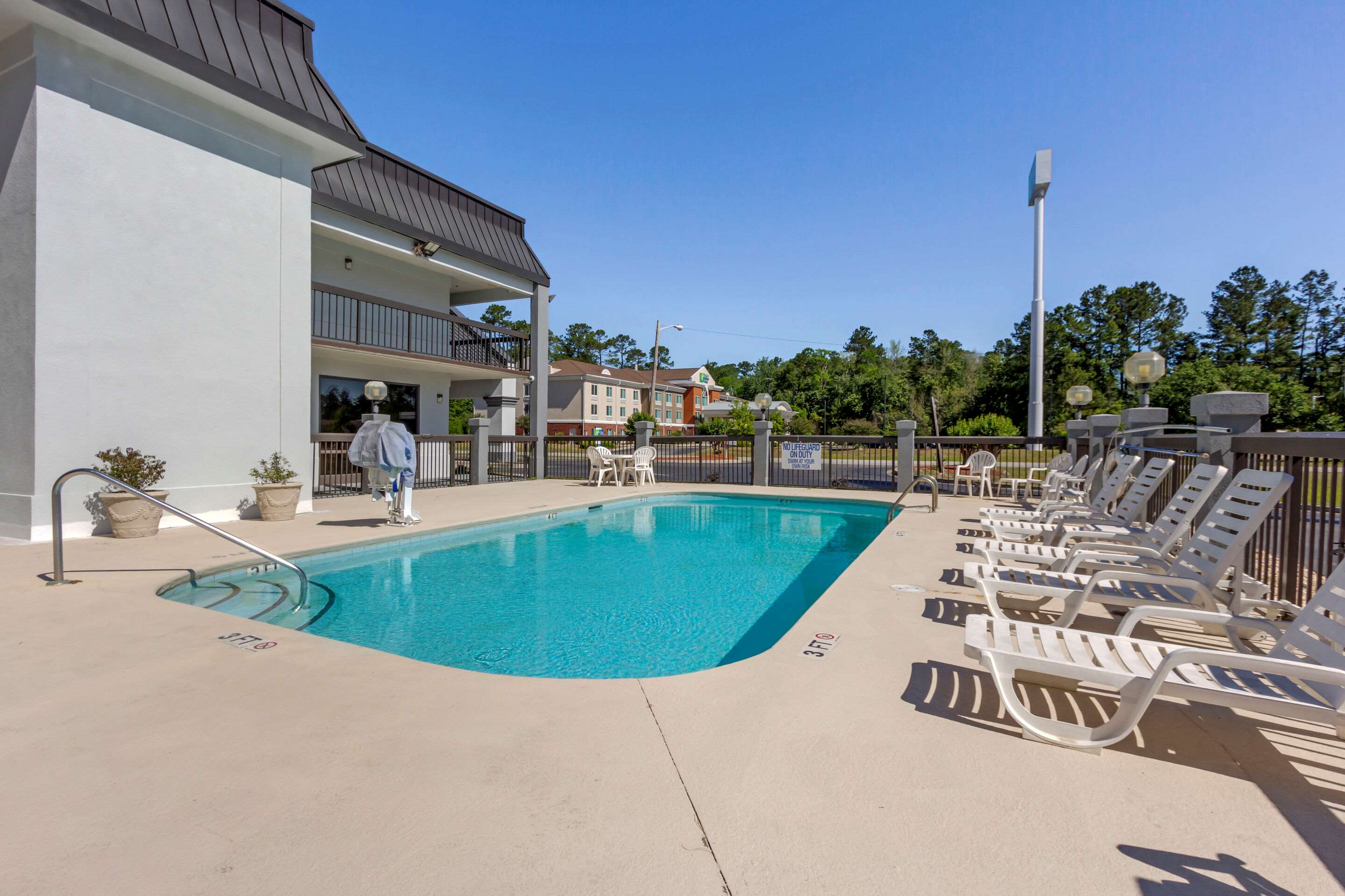 Outdoor pool | Quality Inn