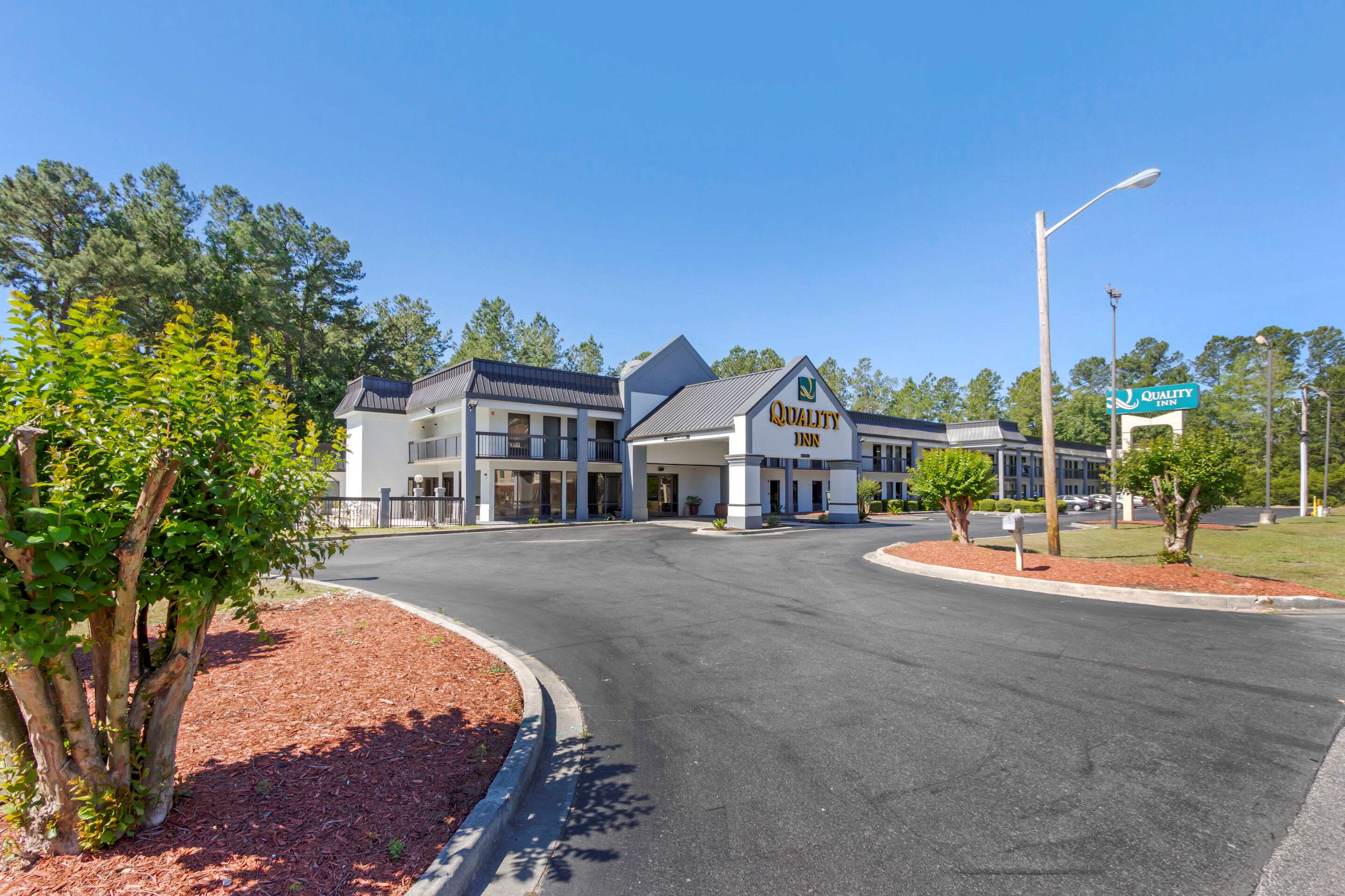 Hotel exterior | Quality Inn