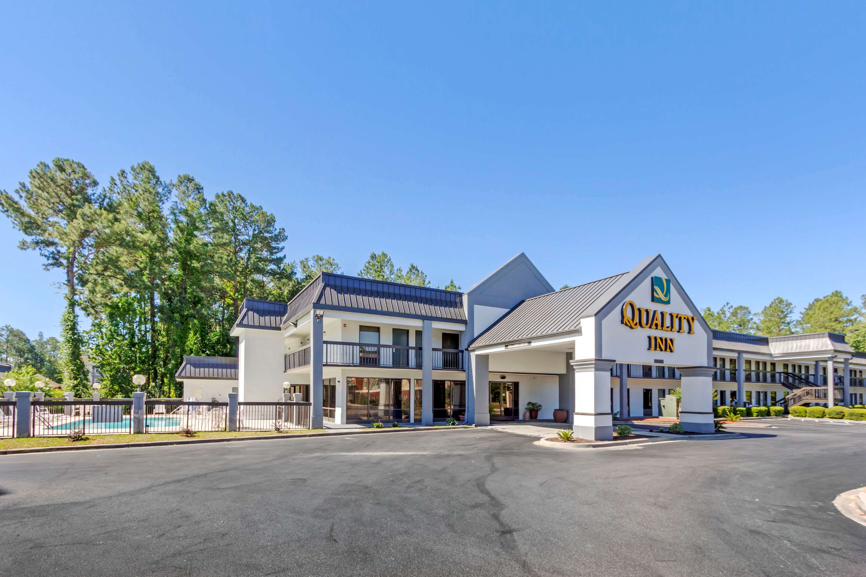 Hotel entrance | Quality Inn