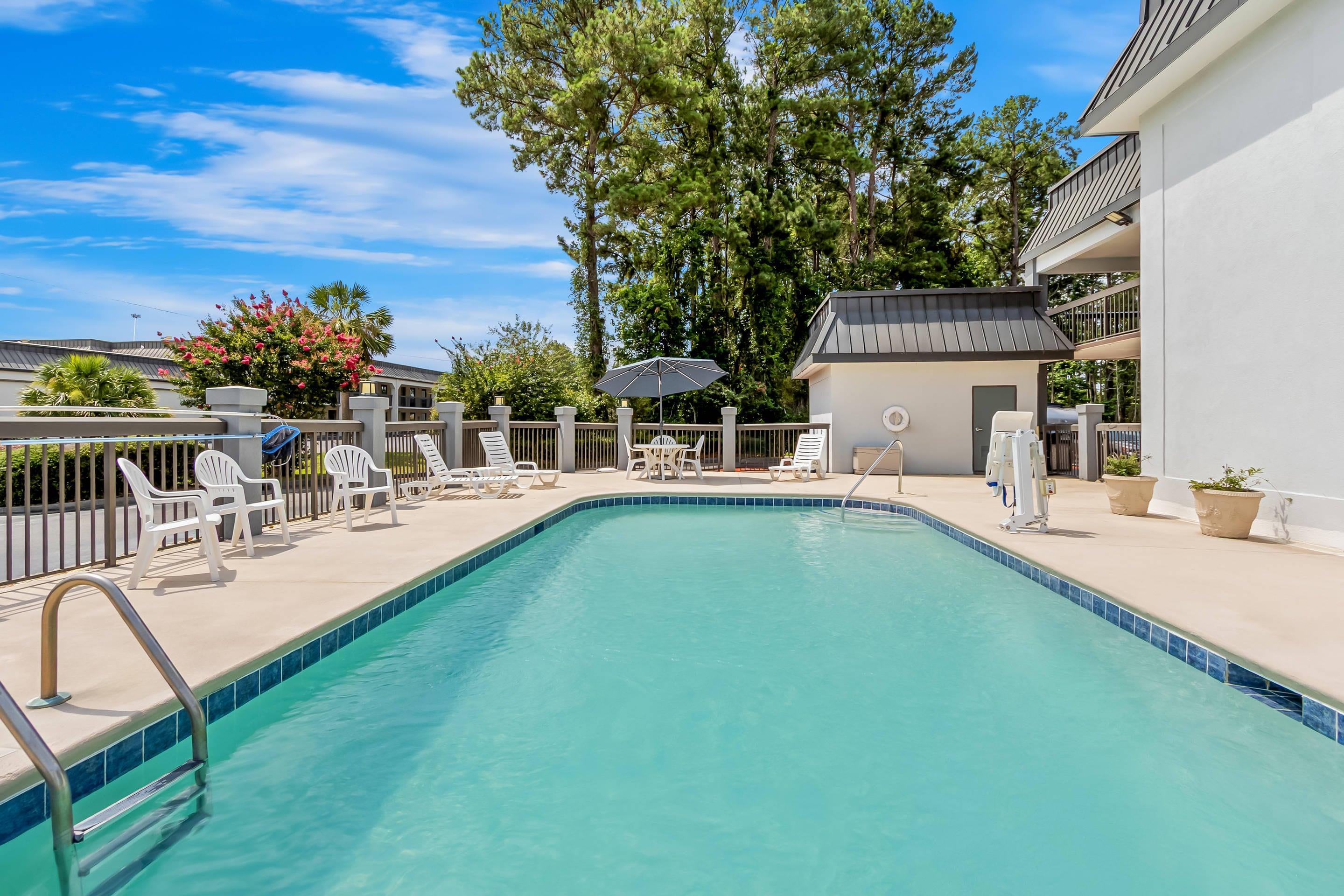 Outdoor pool | Quality Inn