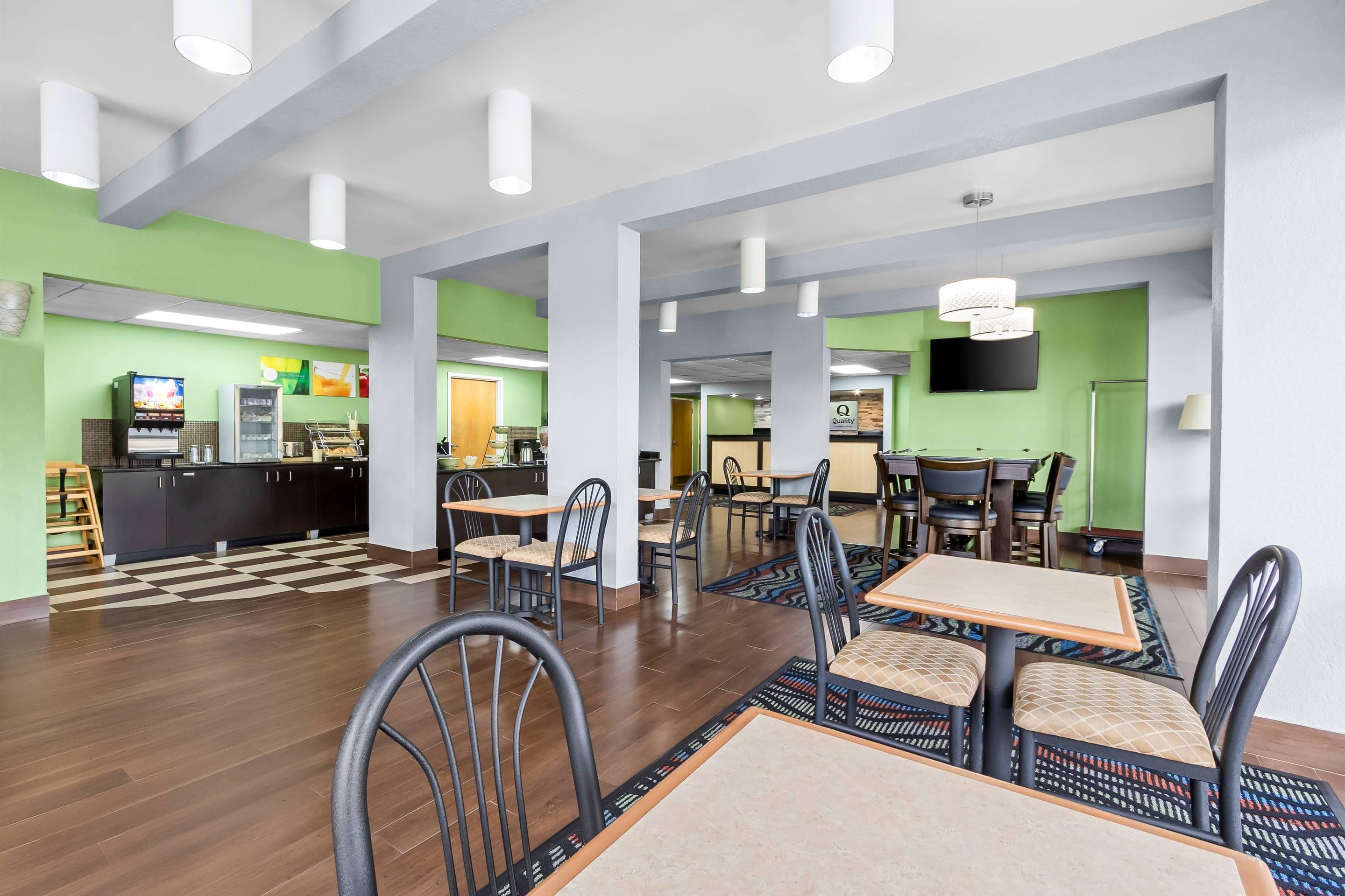 Breakfast area | Quality Inn