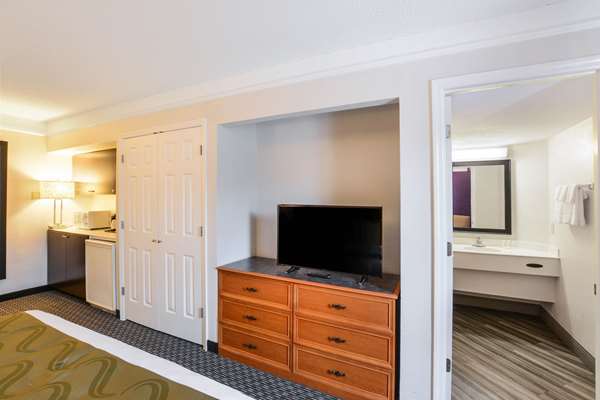 Suite - Quality Inn & Suites North Charleston - I-26, Exit 209
