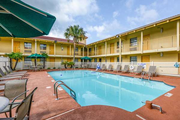 Pool - Quality Inn & Suites North Charleston - I-26, Exit 209