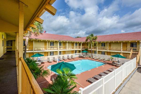 Pool - Quality Inn & Suites North Charleston - I-26, Exit 209