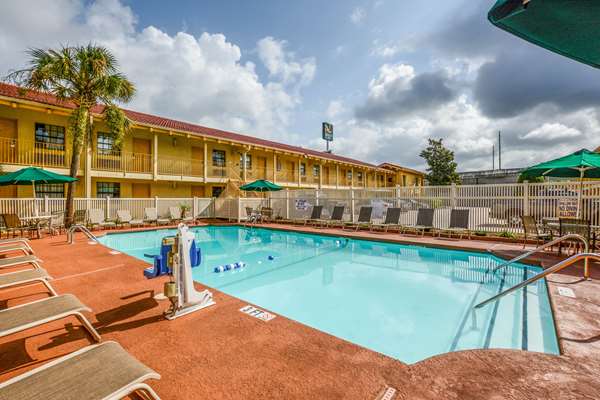 Pool - Quality Inn & Suites North Charleston - I-26, Exit 209