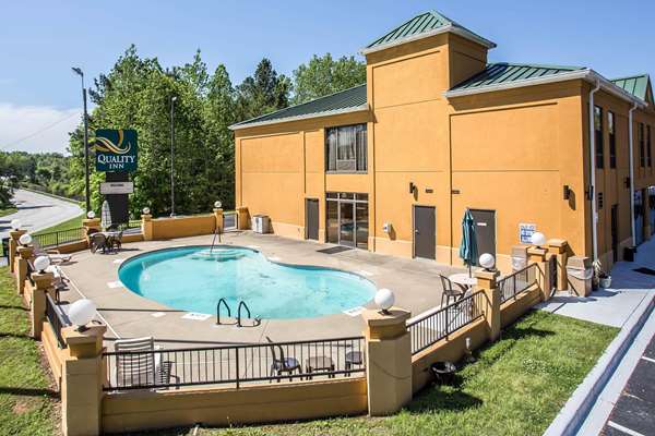 Pool - Quality Inn Union