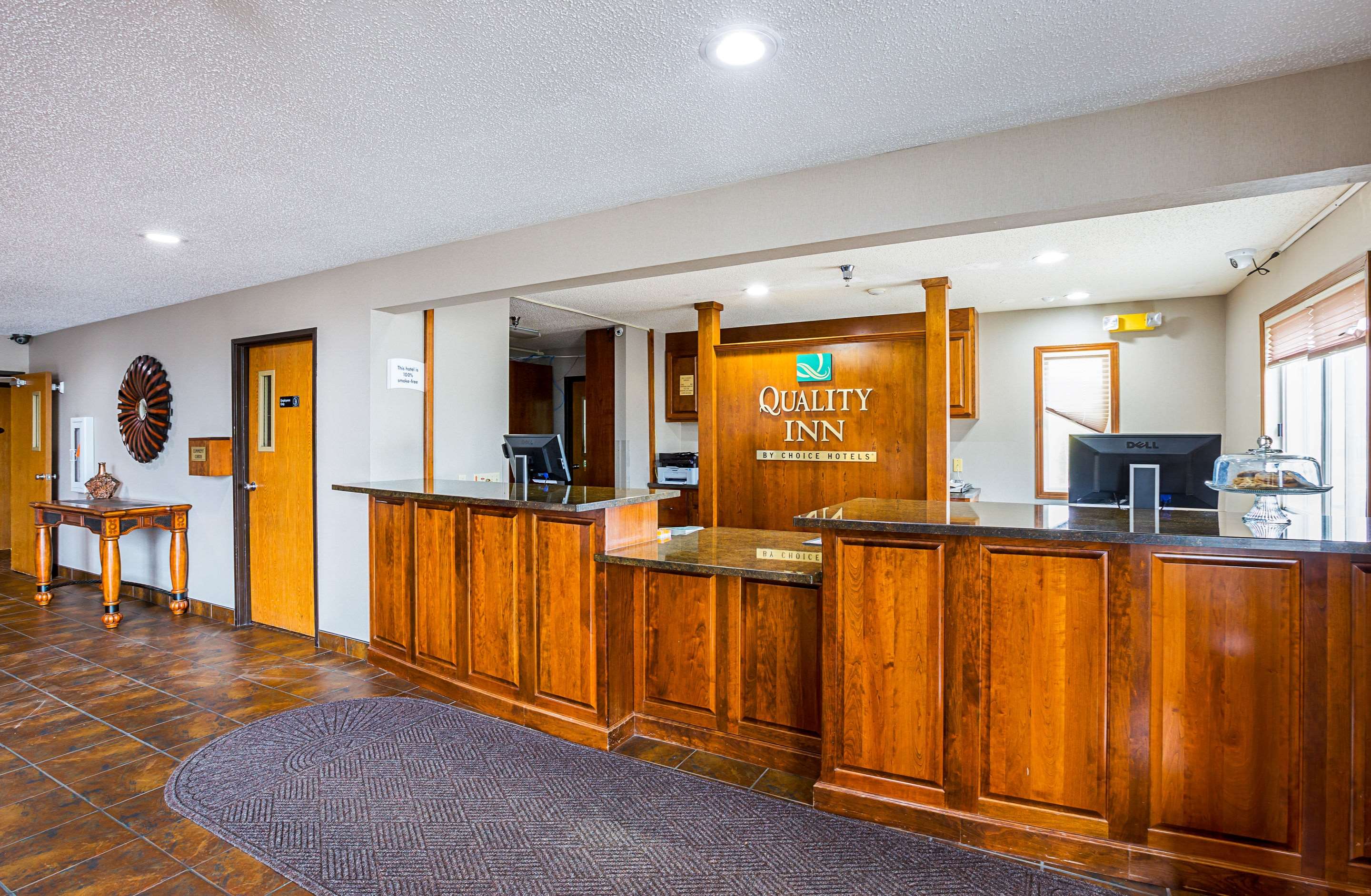 Hotel lobby | Quality Inn Mitchell