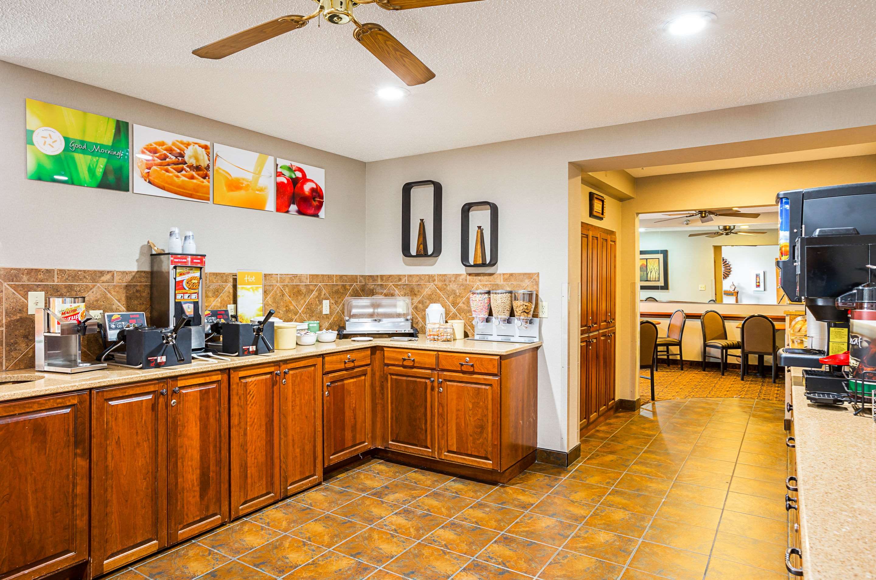 Free breakfast with waffles | Quality Inn Mitchell