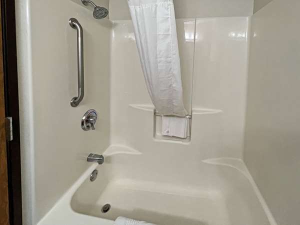  - Quality Inn Mitchell