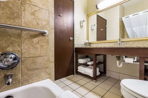  - Comfort Suites Sioux Falls - I-29, Exit 77