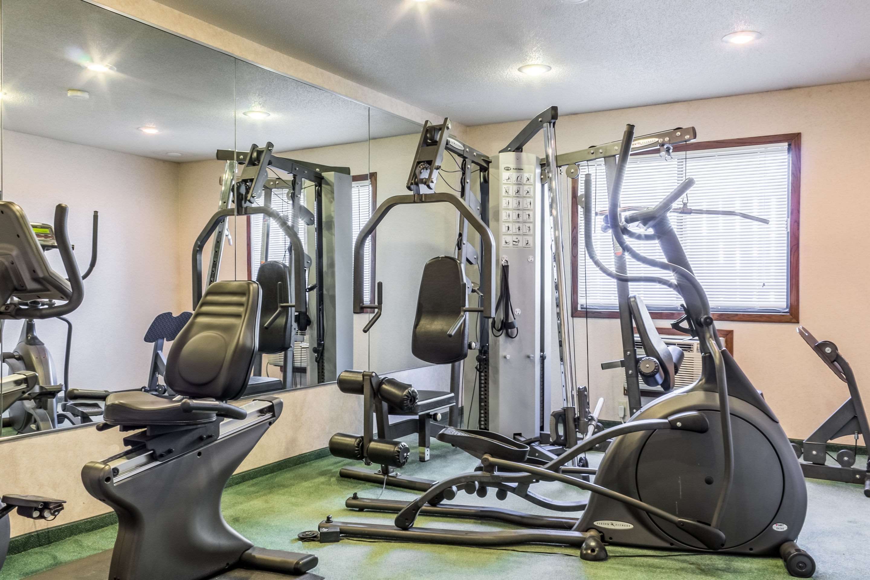 Fitness center | Econo Lodge North Sioux Falls