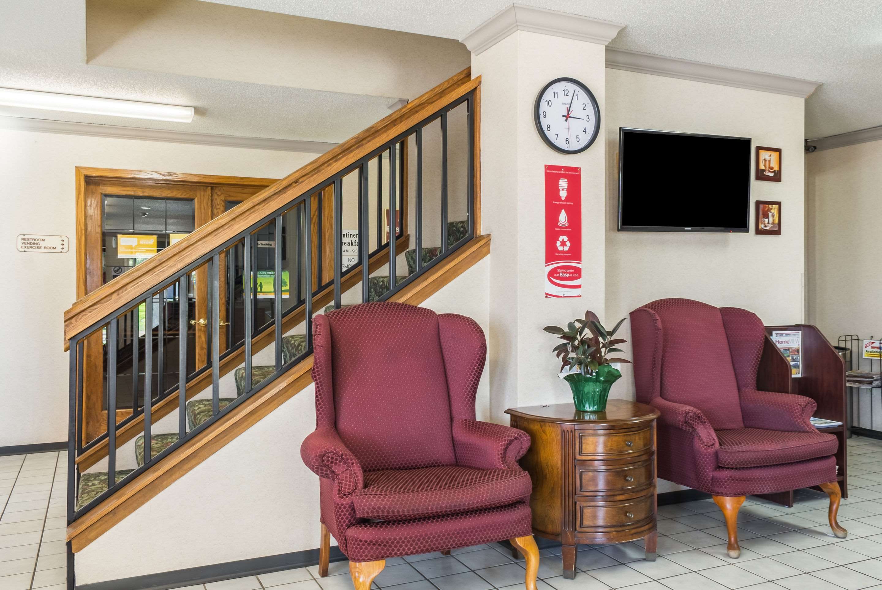 Hotel lobby | Econo Lodge North Sioux Falls