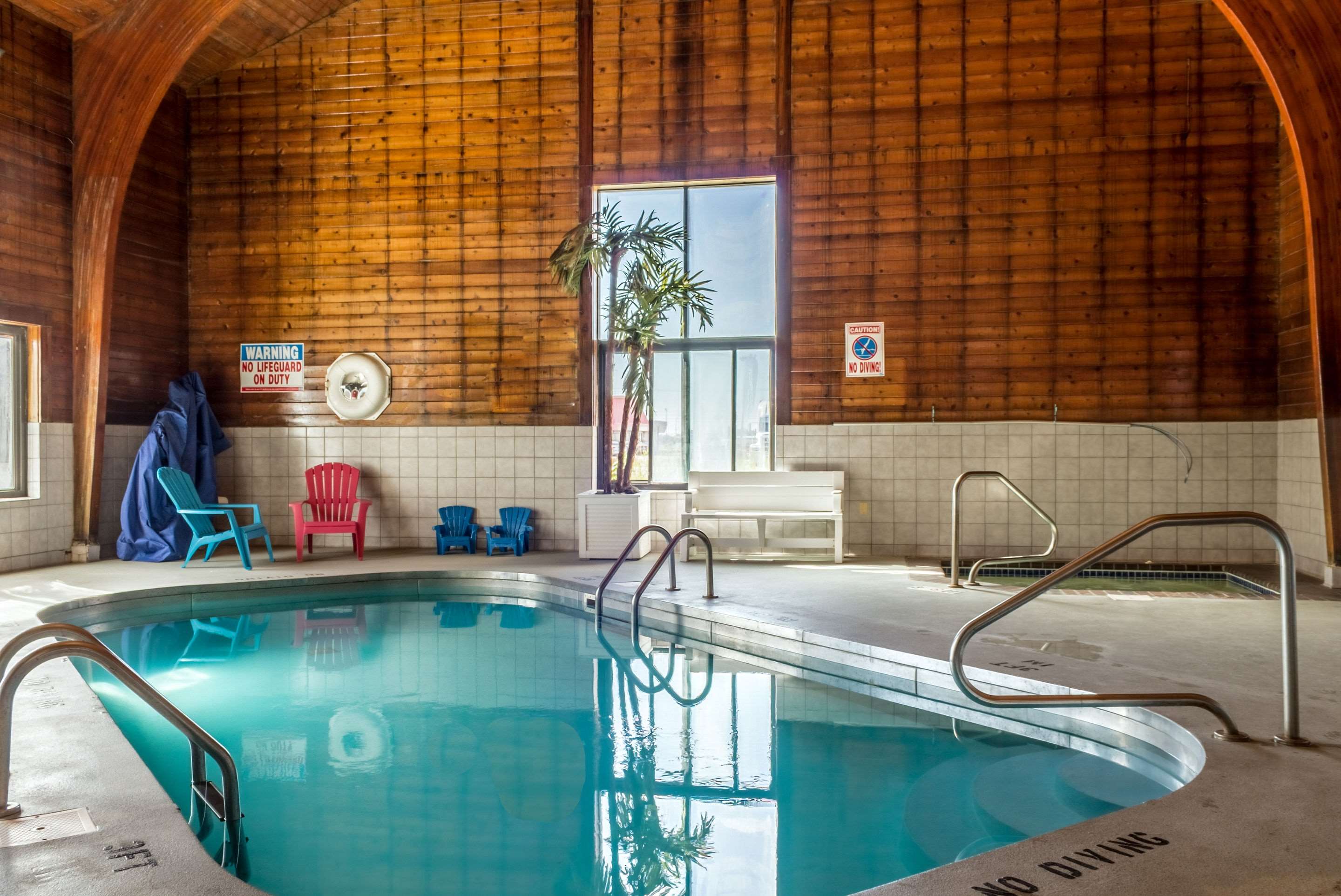 Indoor pool | Econo Lodge North Sioux Falls