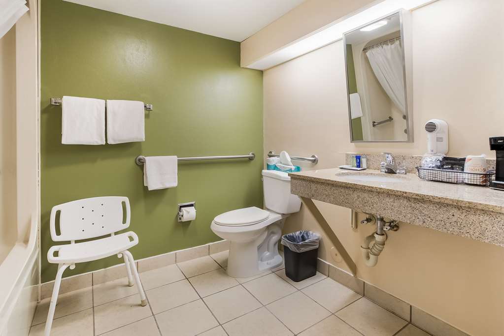 SLEEP INN AIRPORT-guestroom-Guest Room,Bathroom,On-Site.jpg