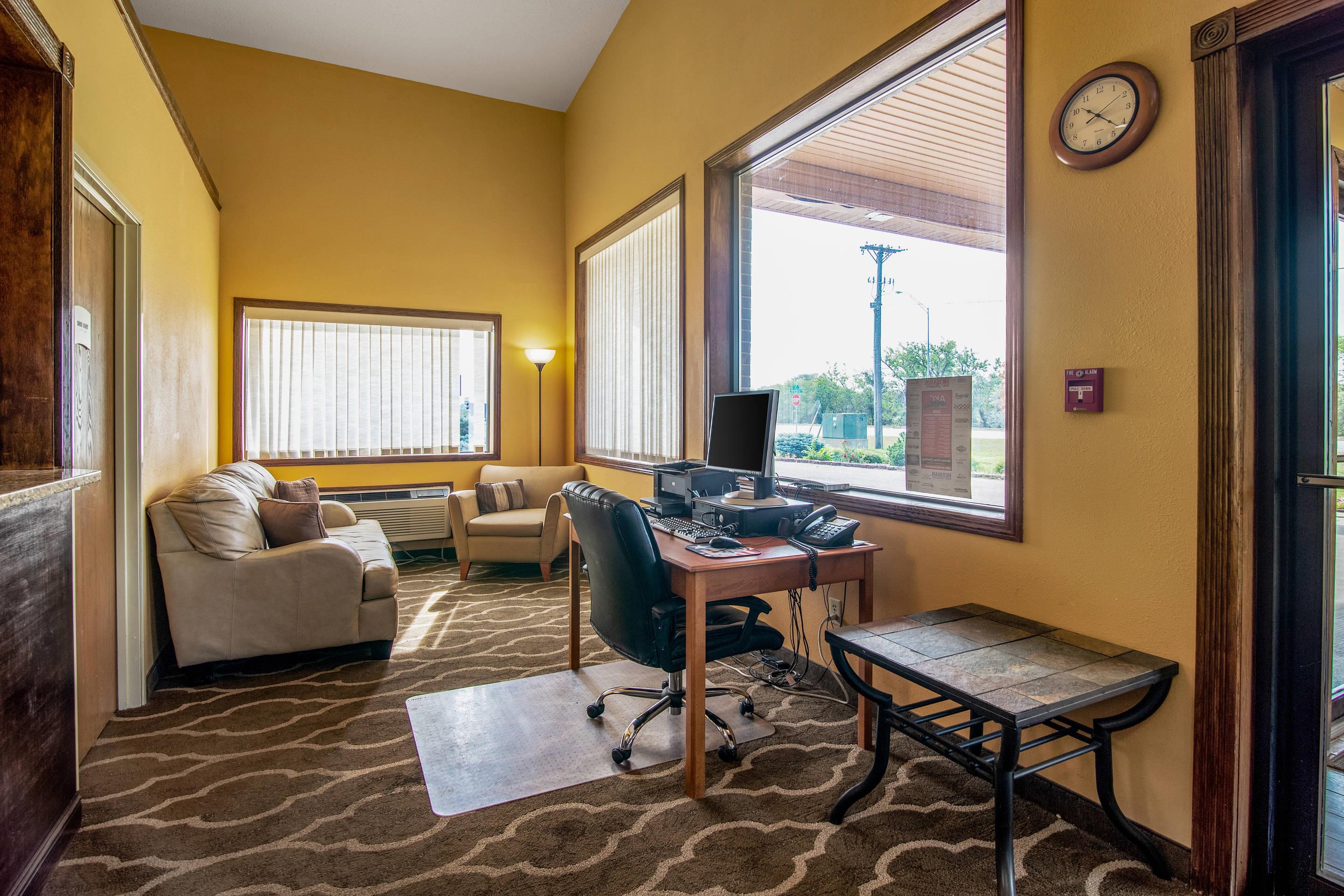 Business center | Quality Inn Aberdeen