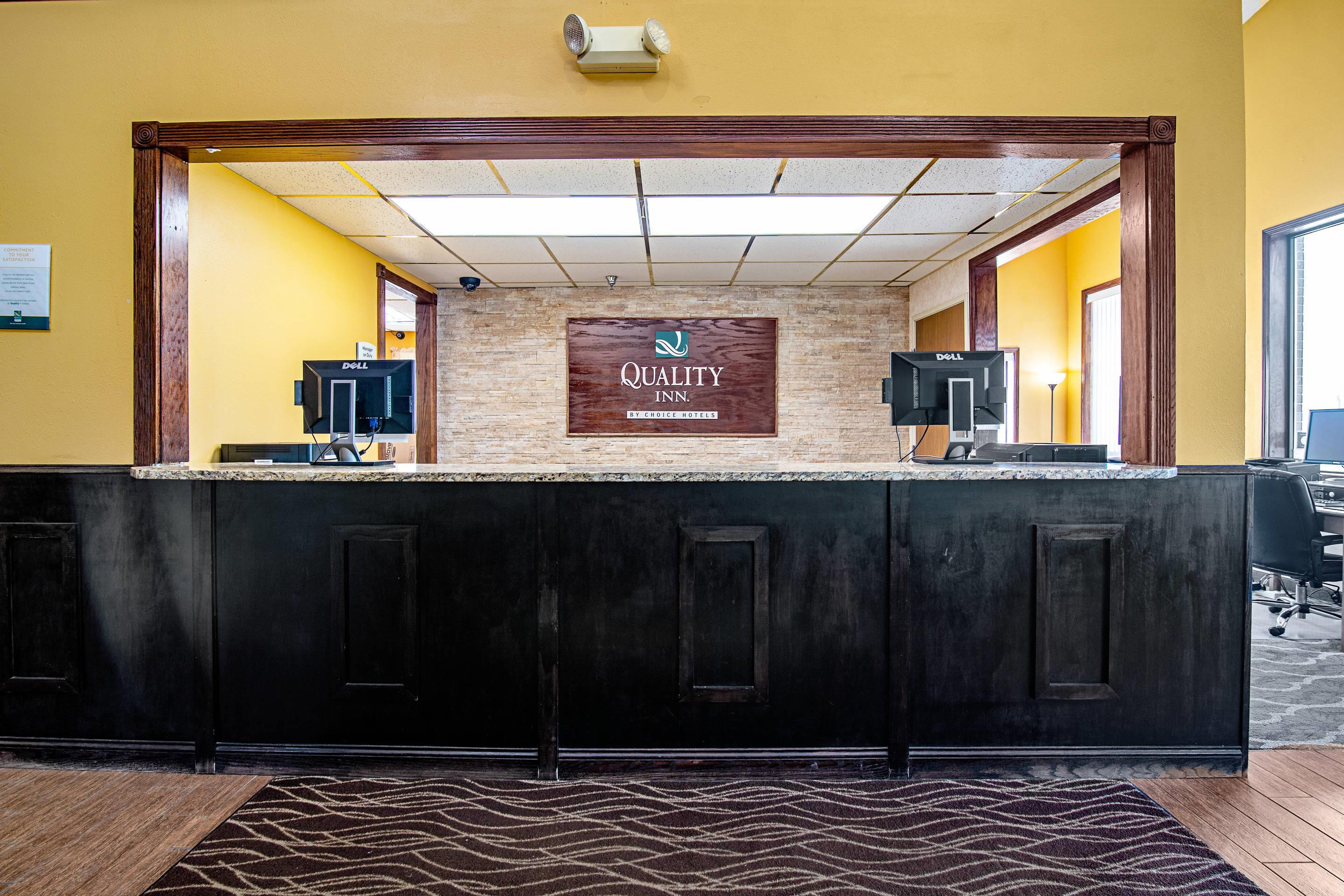 Front desk | Quality Inn Aberdeen