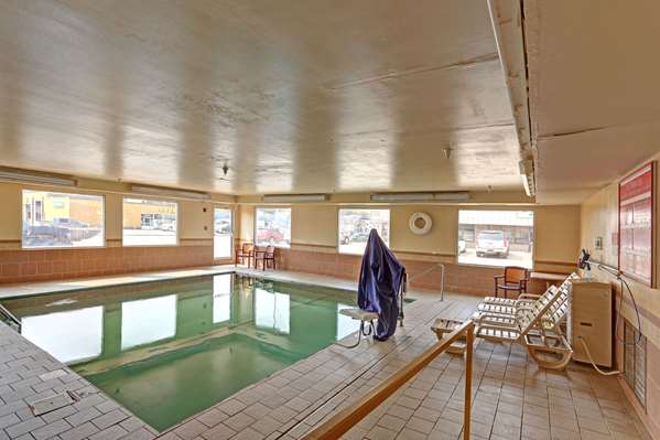 Pool - Quality Inn Pierre