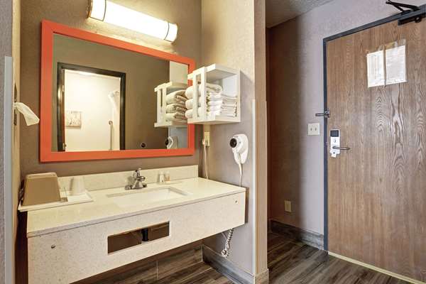 Suite - Quality Inn Pierre