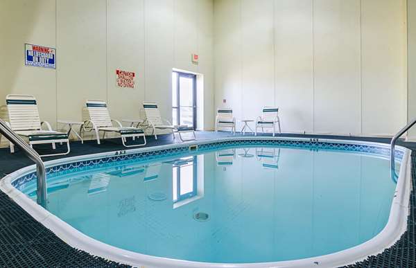 Pool - Quality Inn Rosebud Casino Mission