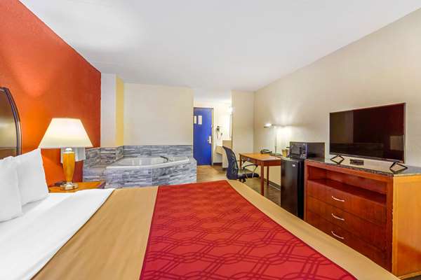 Suite - Econo Lodge Inn & Suites Brookings - I-29, Exit 132