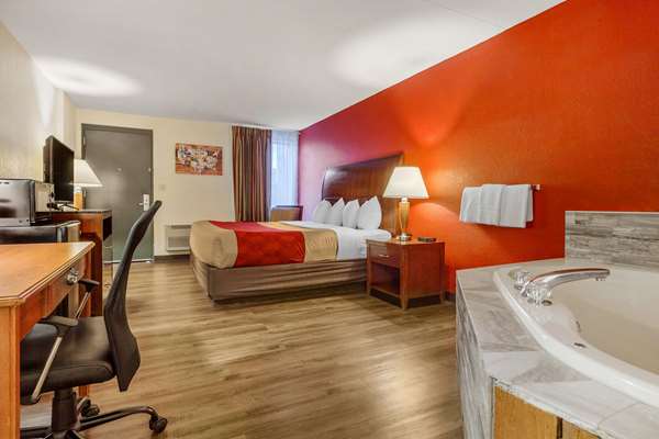 Suite - Econo Lodge Inn & Suites Brookings - I-29, Exit 132