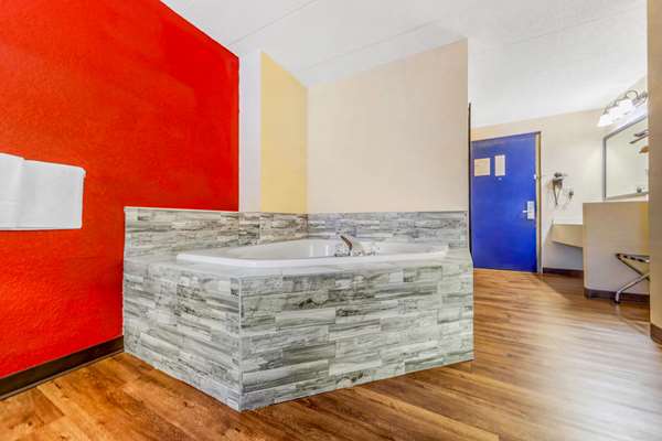 Suite - Econo Lodge Inn & Suites Brookings - I-29, Exit 132