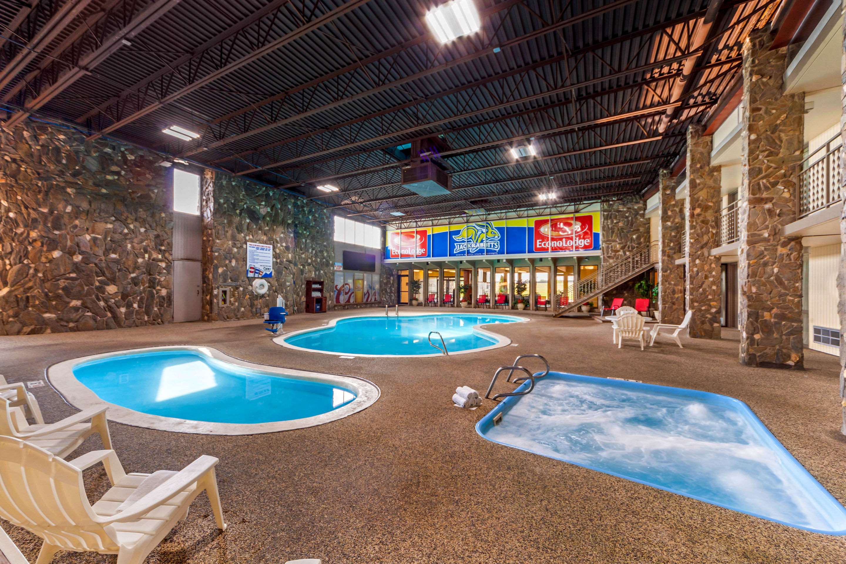 Indoor pool | Econo Lodge Inn & Suites Brookings