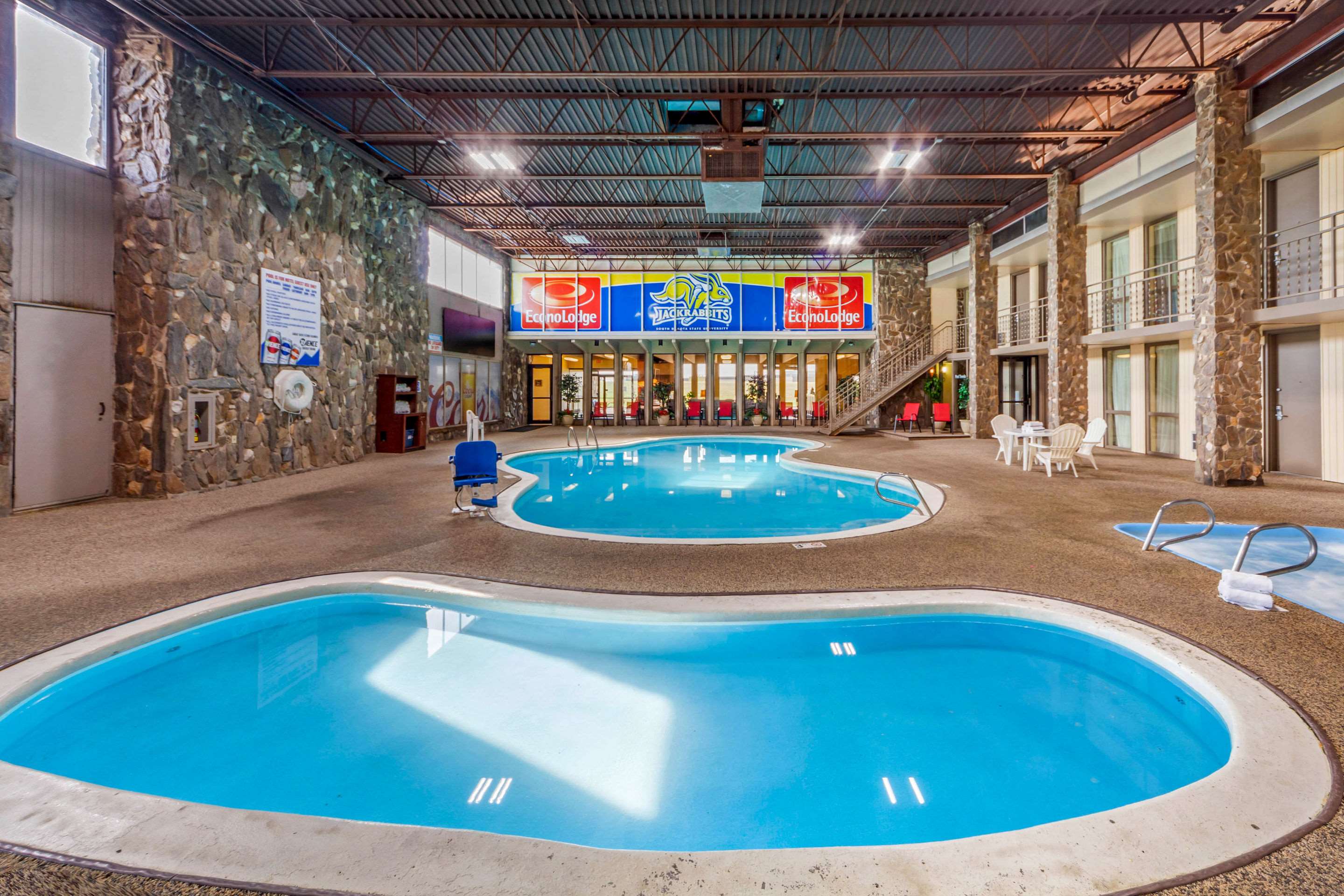 Indoor pool | Econo Lodge Inn & Suites Brookings